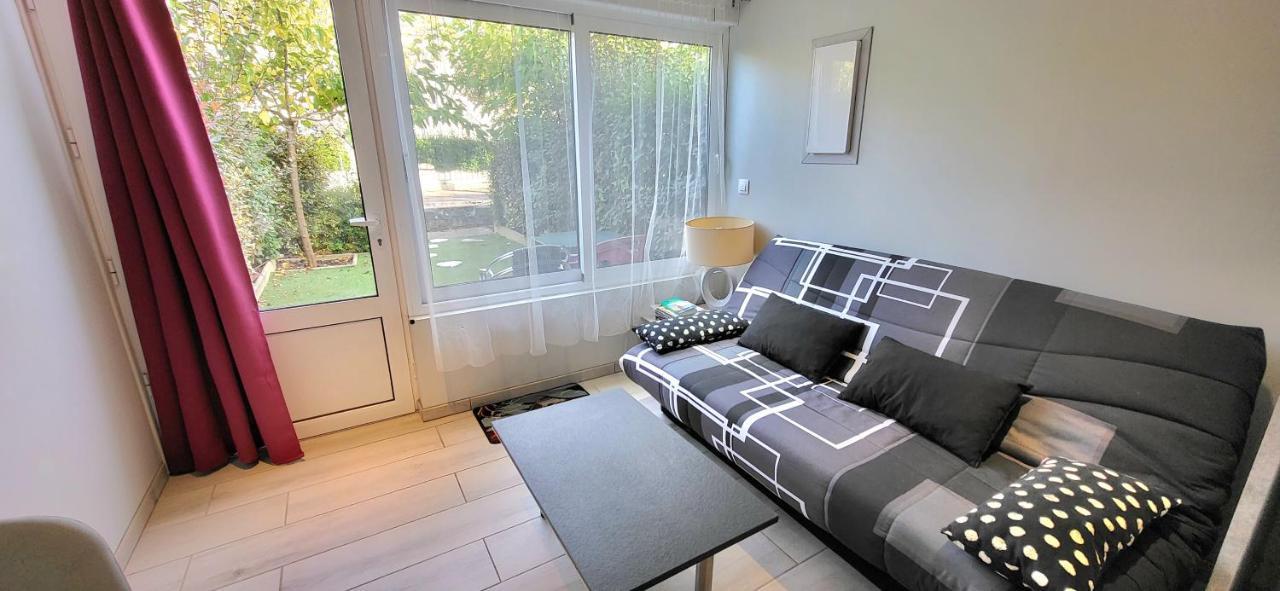 Residences Les Sansonnets "Appartements & Studios" Jonzac Exteriör bild