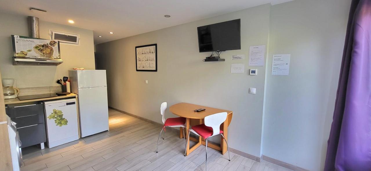 Residences Les Sansonnets "Appartements & Studios" Jonzac Exteriör bild