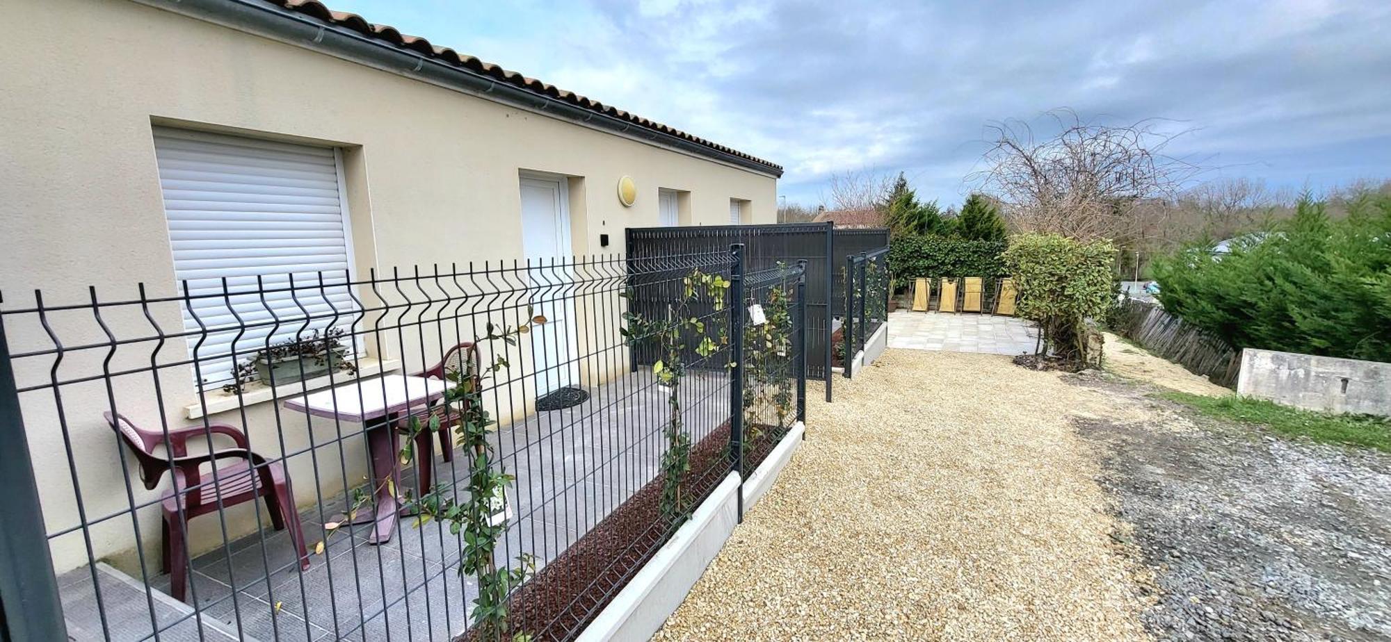Residences Les Sansonnets "Appartements & Studios" Jonzac Exteriör bild