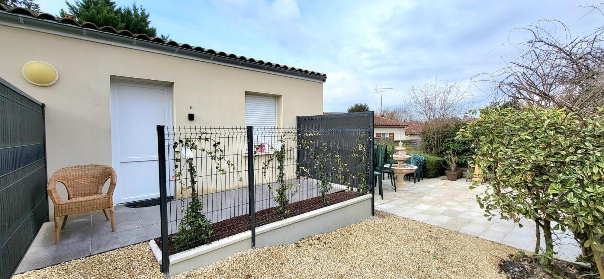 Residences Les Sansonnets "Appartements & Studios" Jonzac Exteriör bild