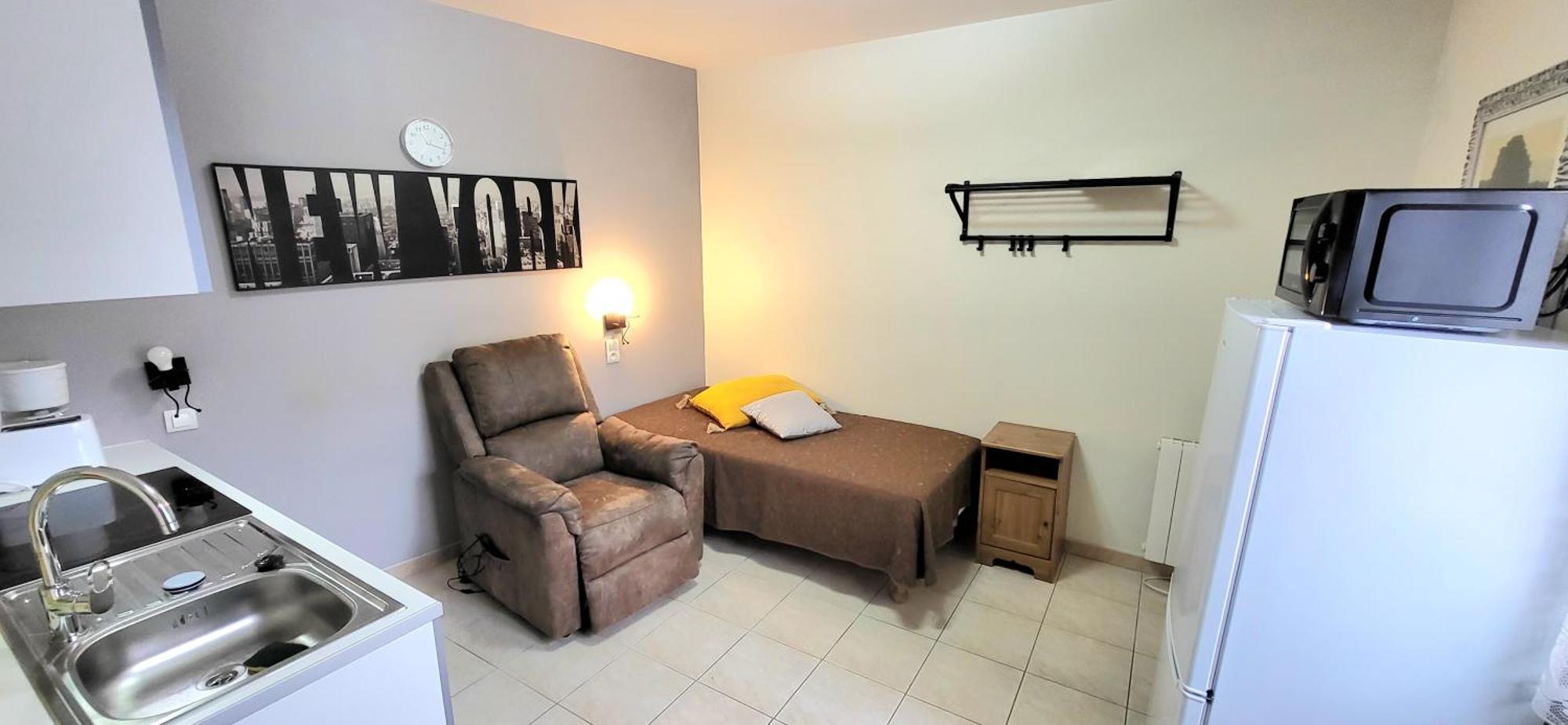 Residences Les Sansonnets "Appartements & Studios" Jonzac Exteriör bild