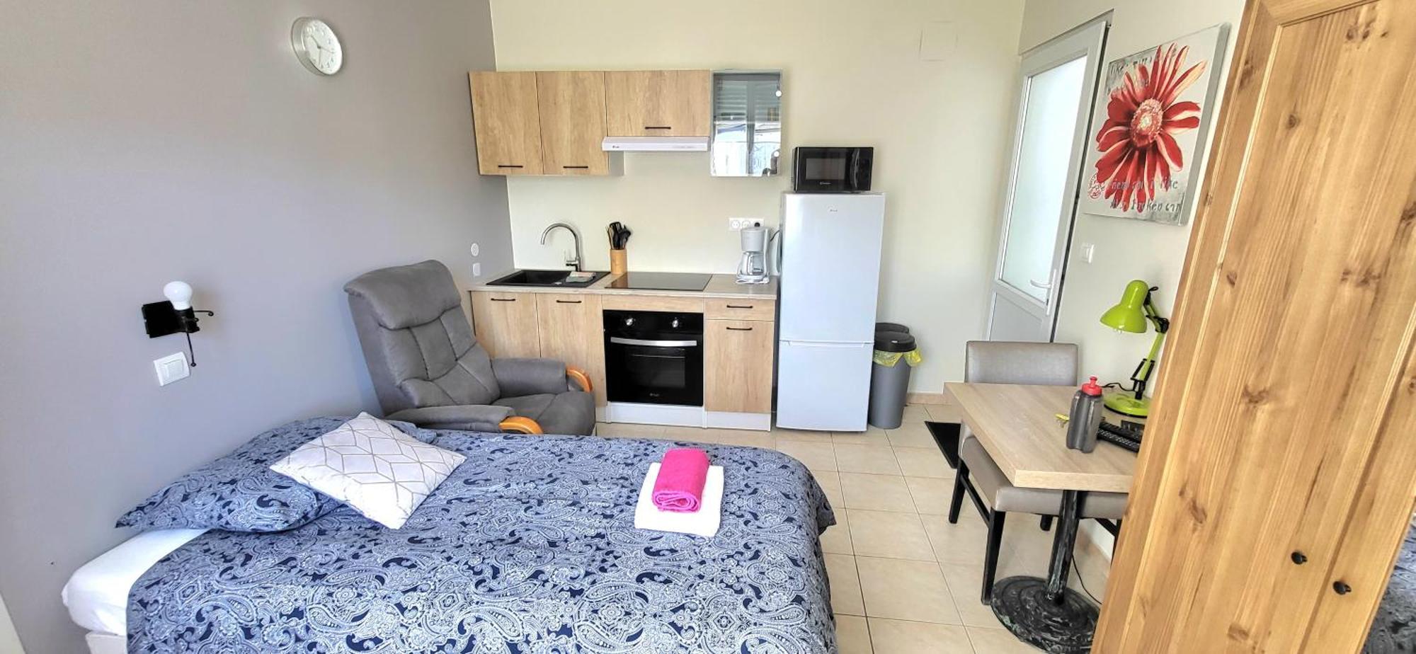 Residences Les Sansonnets "Appartements & Studios" Jonzac Exteriör bild