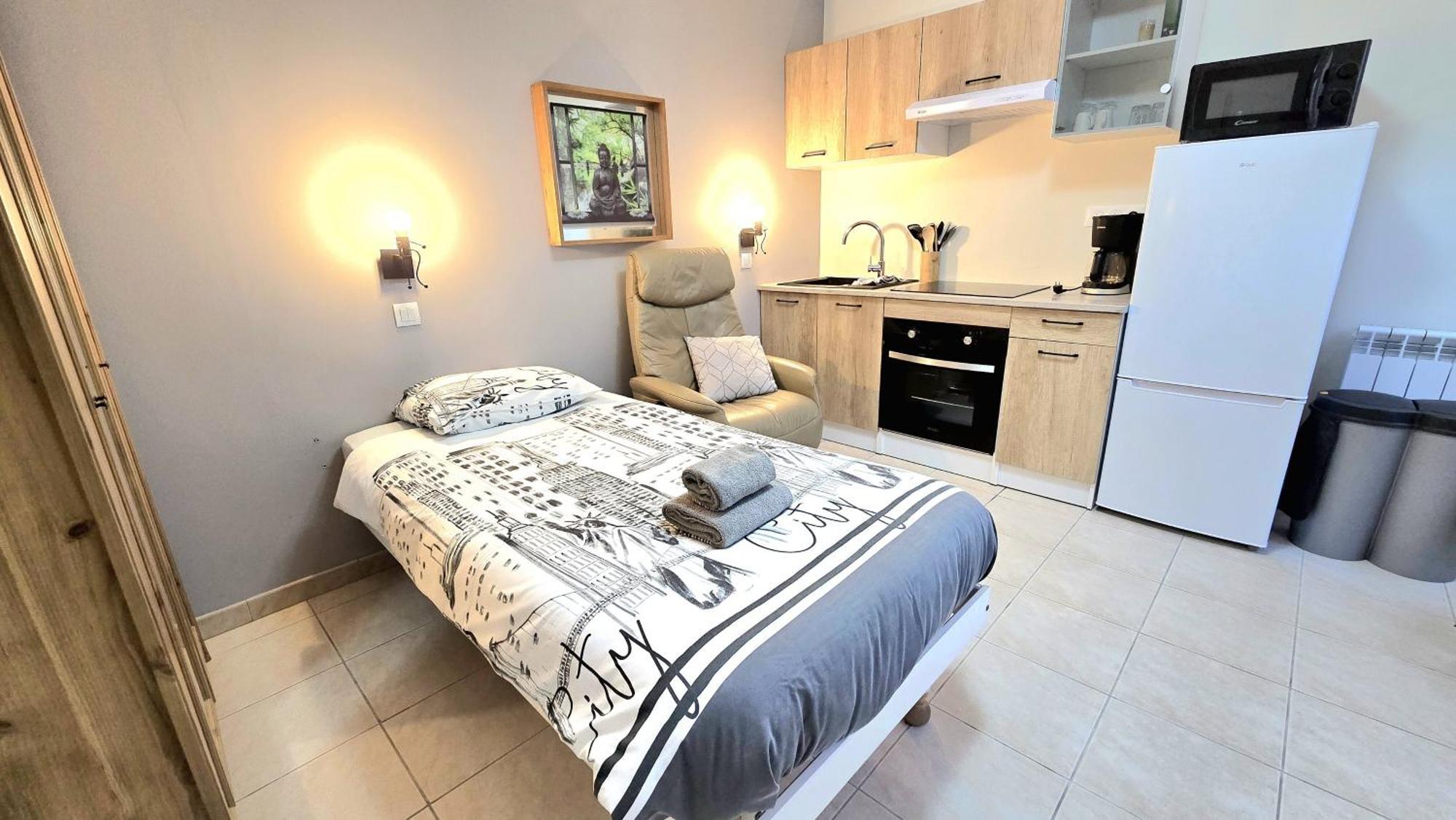 Residences Les Sansonnets "Appartements & Studios" Jonzac Exteriör bild